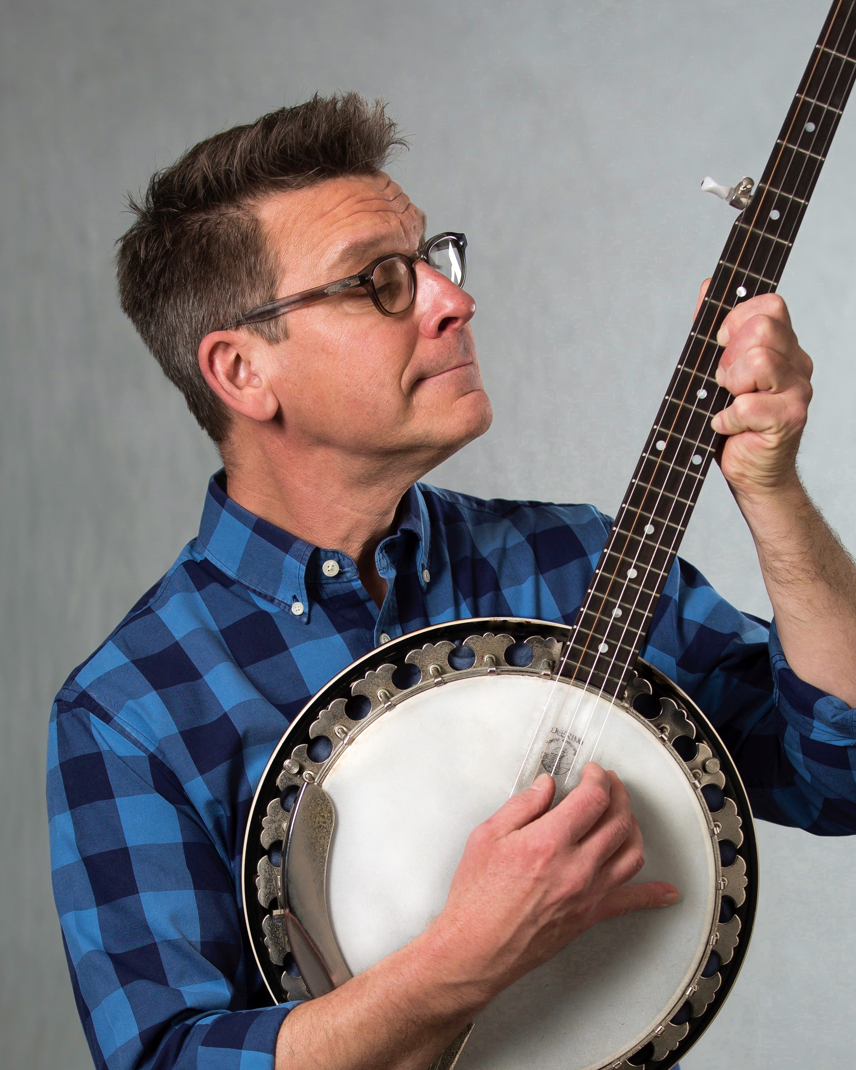 Jim Gill holding a banjo