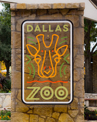 Welcome to the Dallas Zoo by Joseph Martinez https://creativecommons.org/licenses/by-nd/2.0/ 