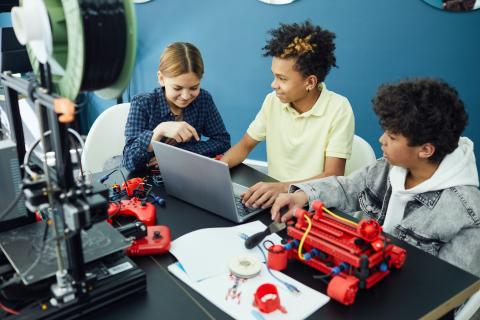 kids around a 3d printer