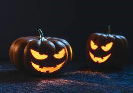 Tw0 jack-o'-lanterns in the dark