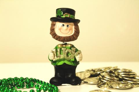 https://pixabay.com/photos/st-patricks-day-irish-gold-2081304/