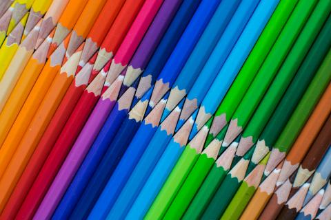 colored pencils arranged in a rainbow pattern