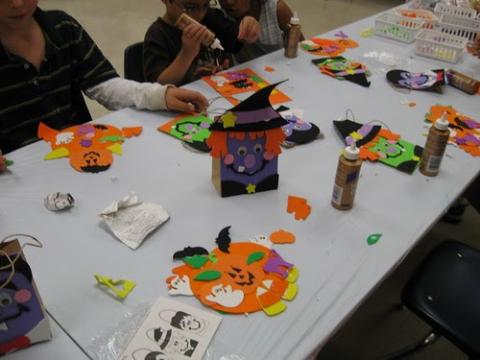 Join us for an afternoon of Halloween-themed crafts, creativity, and family fun! Bring the whole family and get into the spooky spirit costumes welcome! 🕸️🧡