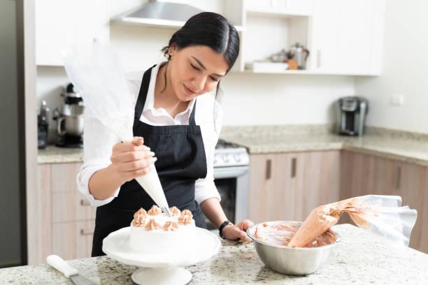 cake decorator 