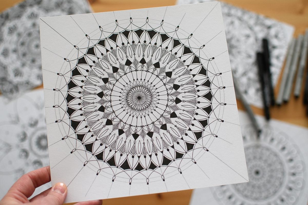 https://pixabay.com/photos/mandala-drawing-paper-zentangle-6002122/