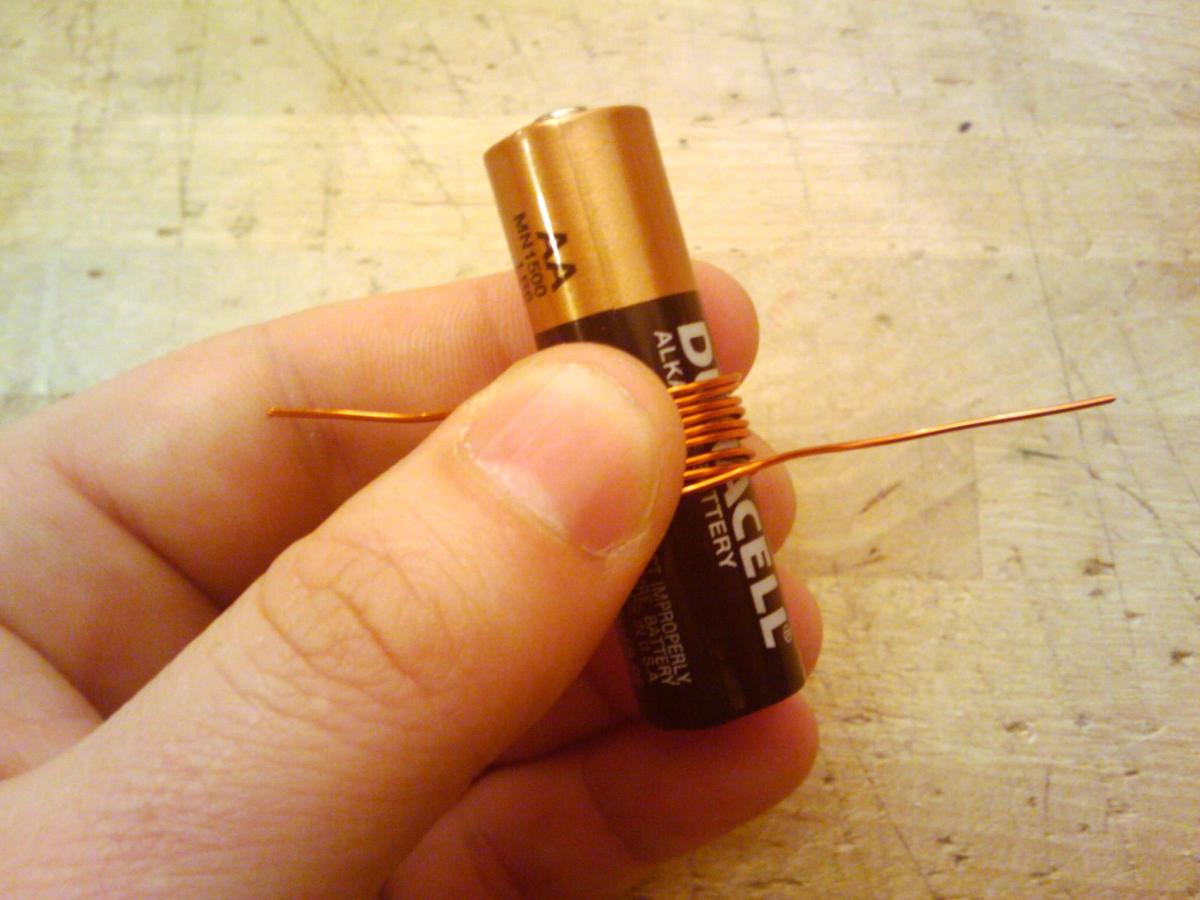 Simple Motor using copper wires and batteries