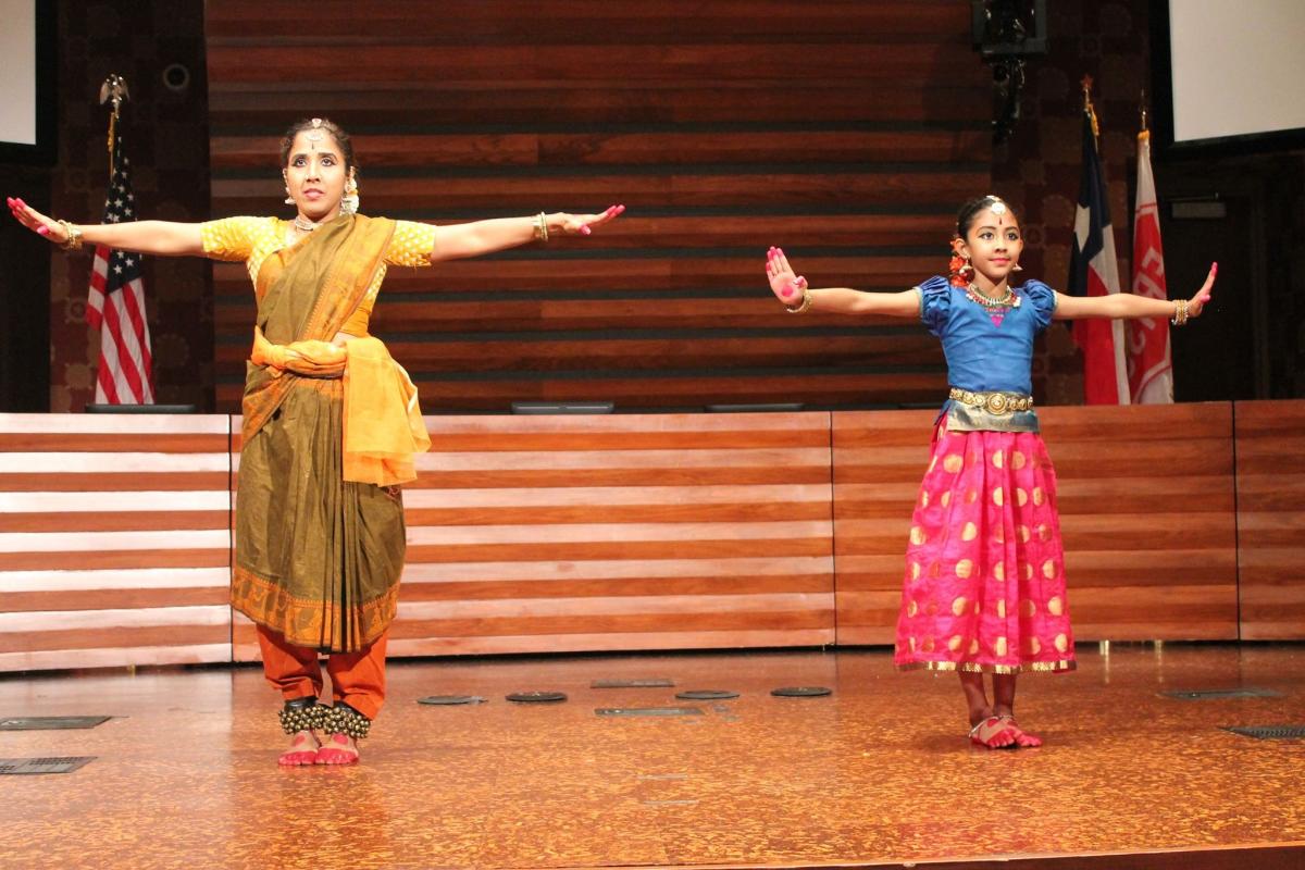 Bharatanatyam Indian Dancers